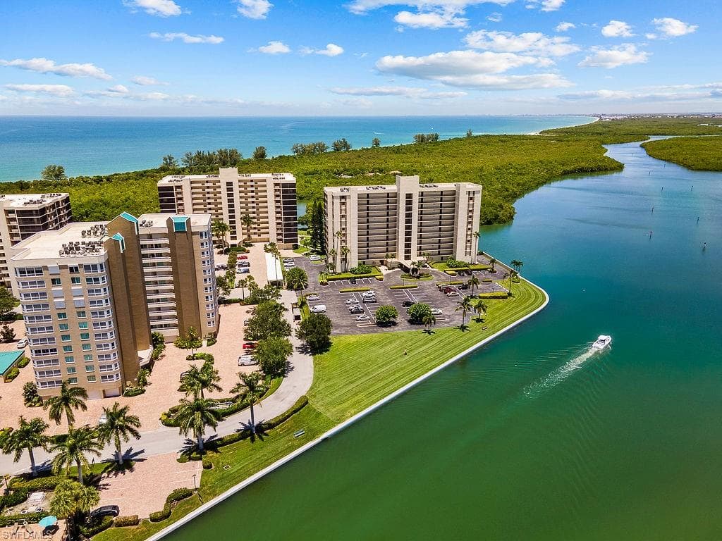 3 Bluebill Ave 303, Naples, FL 34108-4