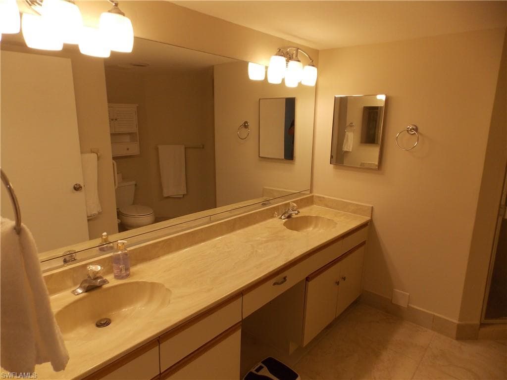 2107 Tama Cir 101, Naples, FL 34112-14
