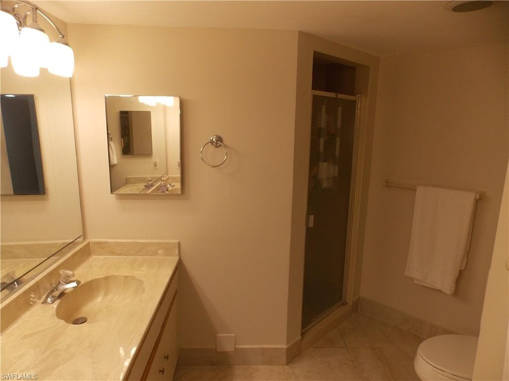2107 Tama Cir 101, Naples, FL 34112-15