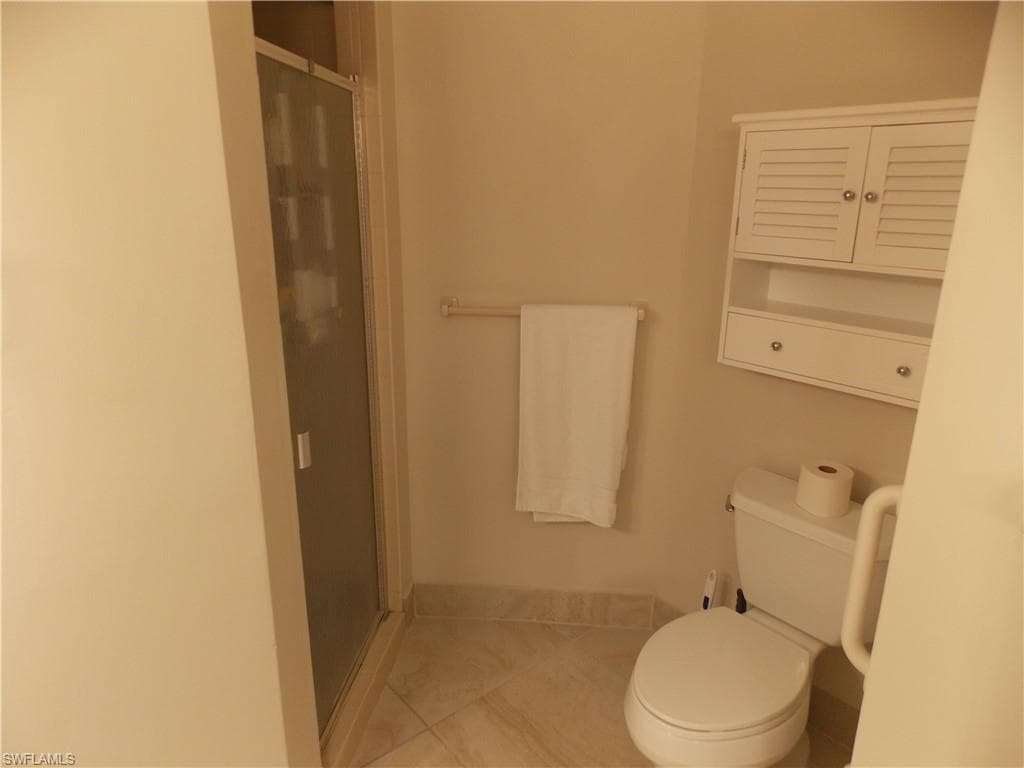 2107 Tama Cir 101, Naples, FL 34112-16