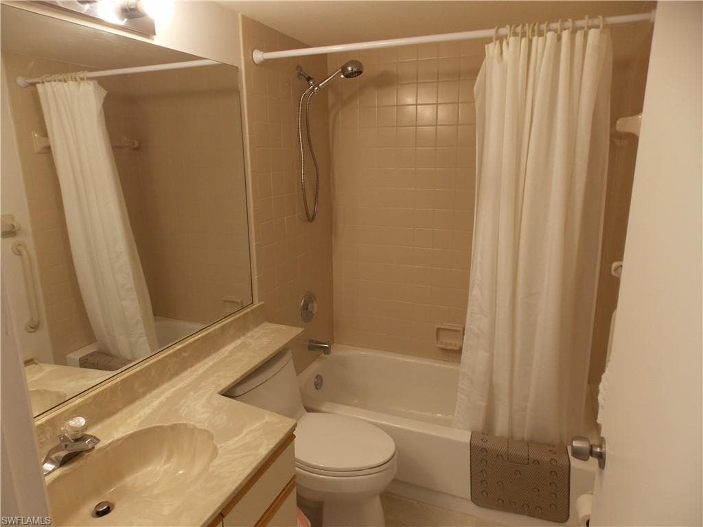 2107 Tama Cir 101, Naples, FL 34112-18