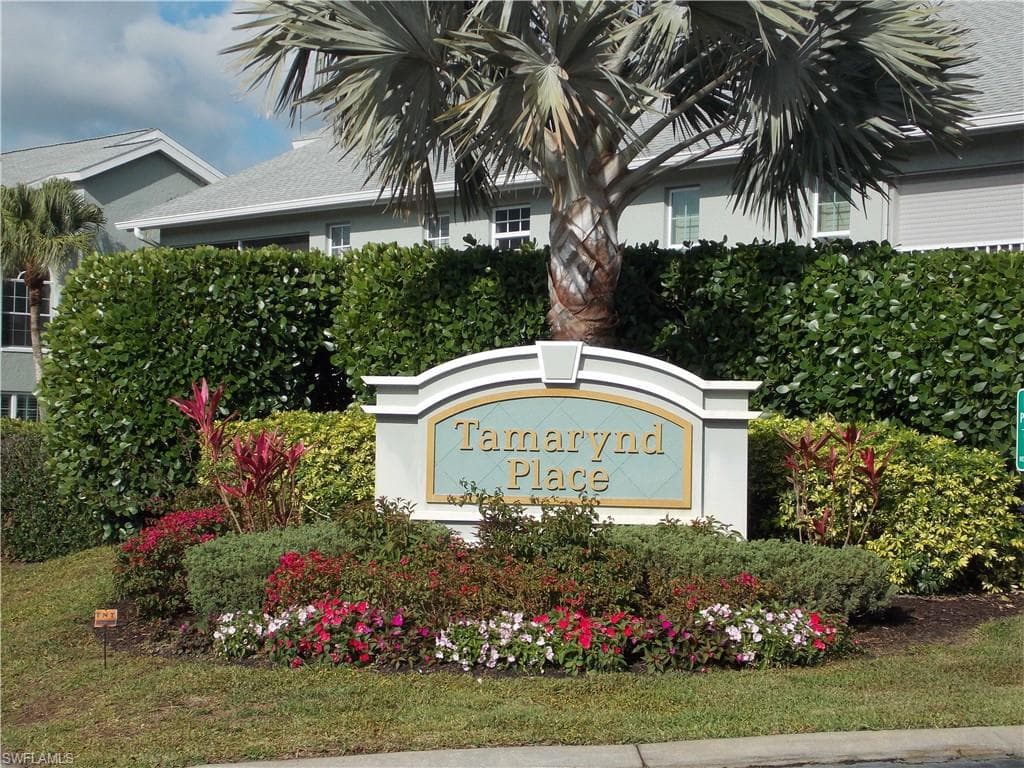2107 Tama Cir 101, Naples, FL 34112-25