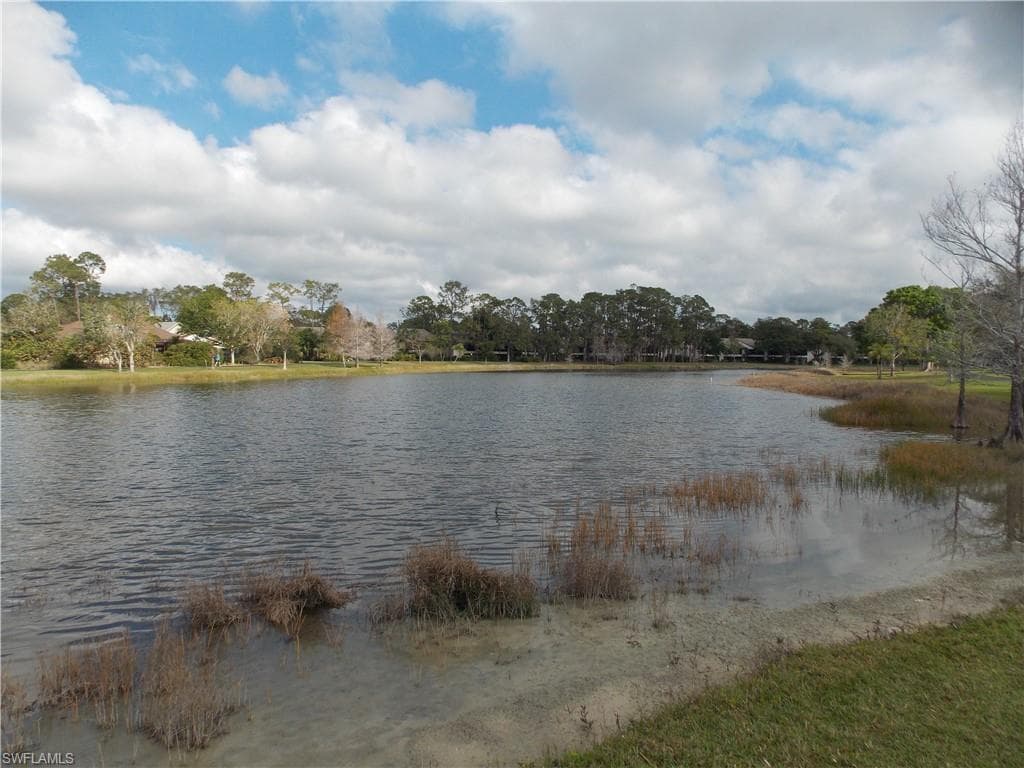 2107 Tama Cir 101, Naples, FL 34112-26