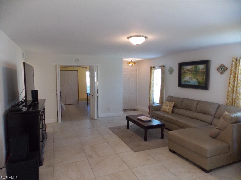 2107 Tama Cir 101, Naples, FL 34112-7
