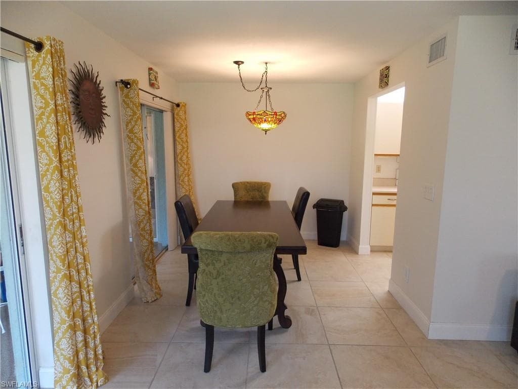 2107 Tama Cir 101, Naples, FL 34112-8