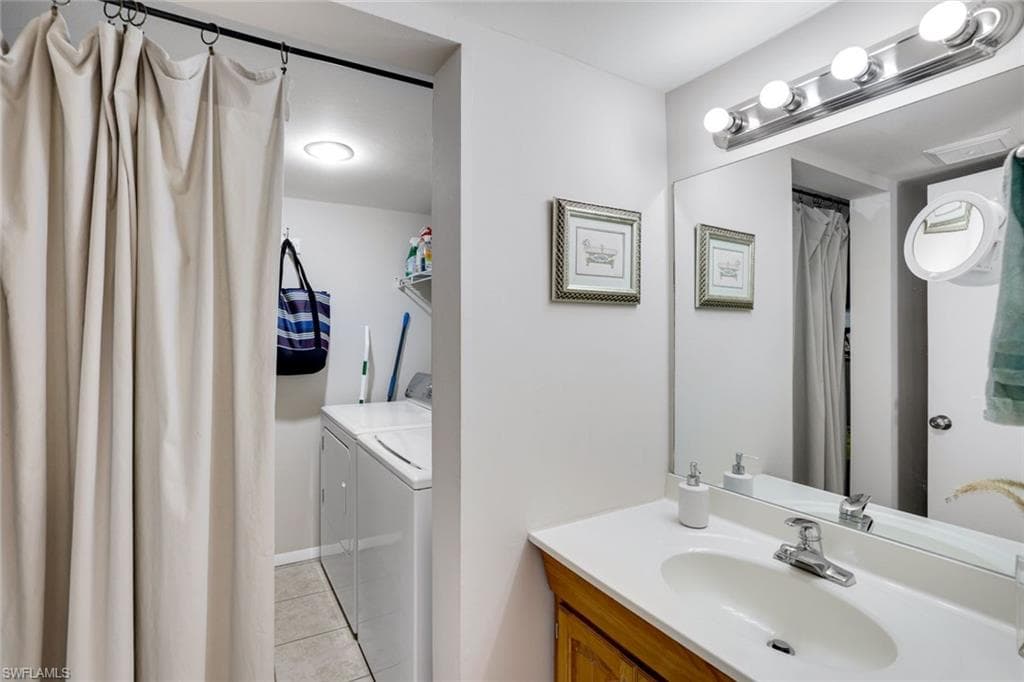 128 Lake Point Ln, Naples, FL 34112-19