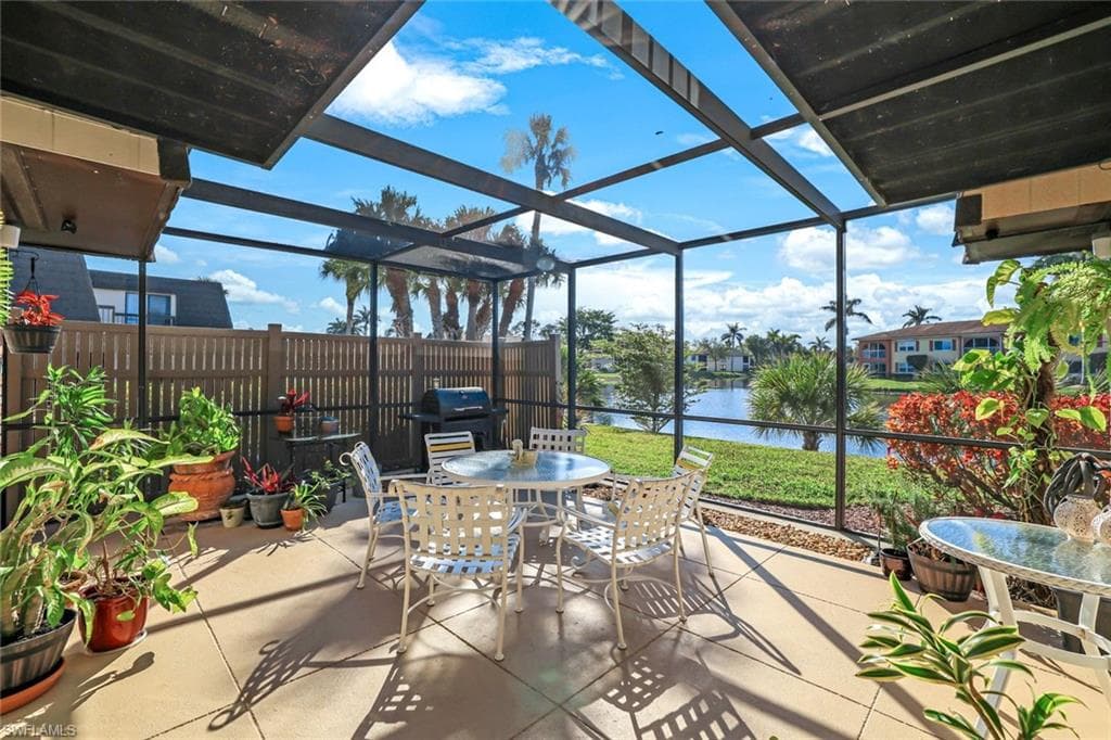 128 Lake Point Ln, Naples, FL 34112-1