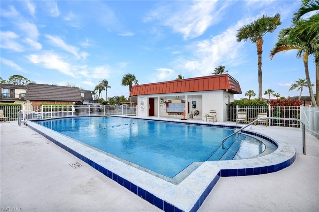 128 Lake Point Ln, Naples, FL 34112-29
