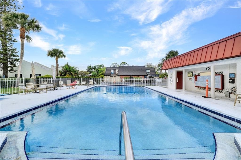 128 Lake Point Ln, Naples, FL 34112-30