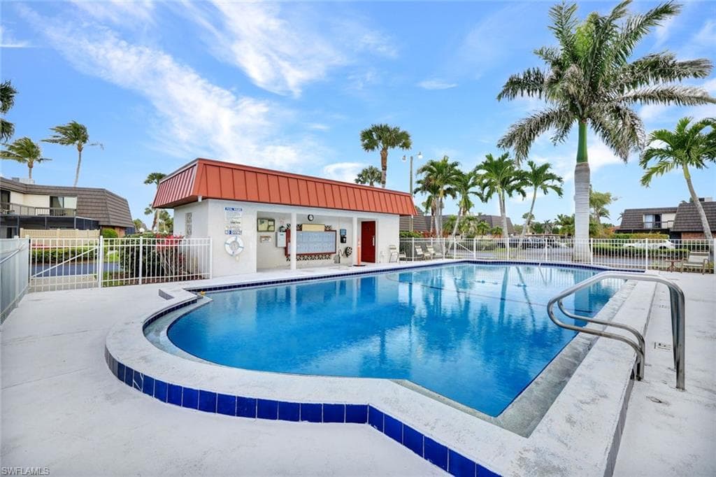 128 Lake Point Ln, Naples, FL 34112-33