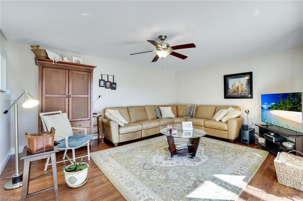 128 Lake Point Ln, Naples, FL 34112-3