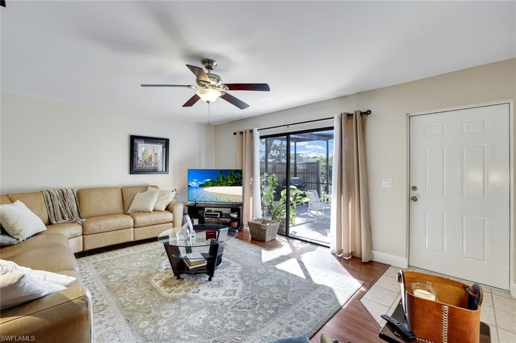 128 Lake Point Ln, Naples, FL 34112-5