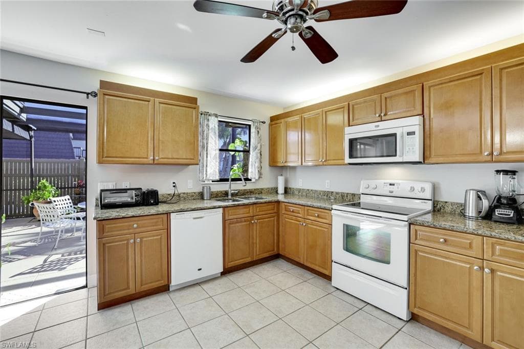 128 Lake Point Ln, Naples, FL 34112-7