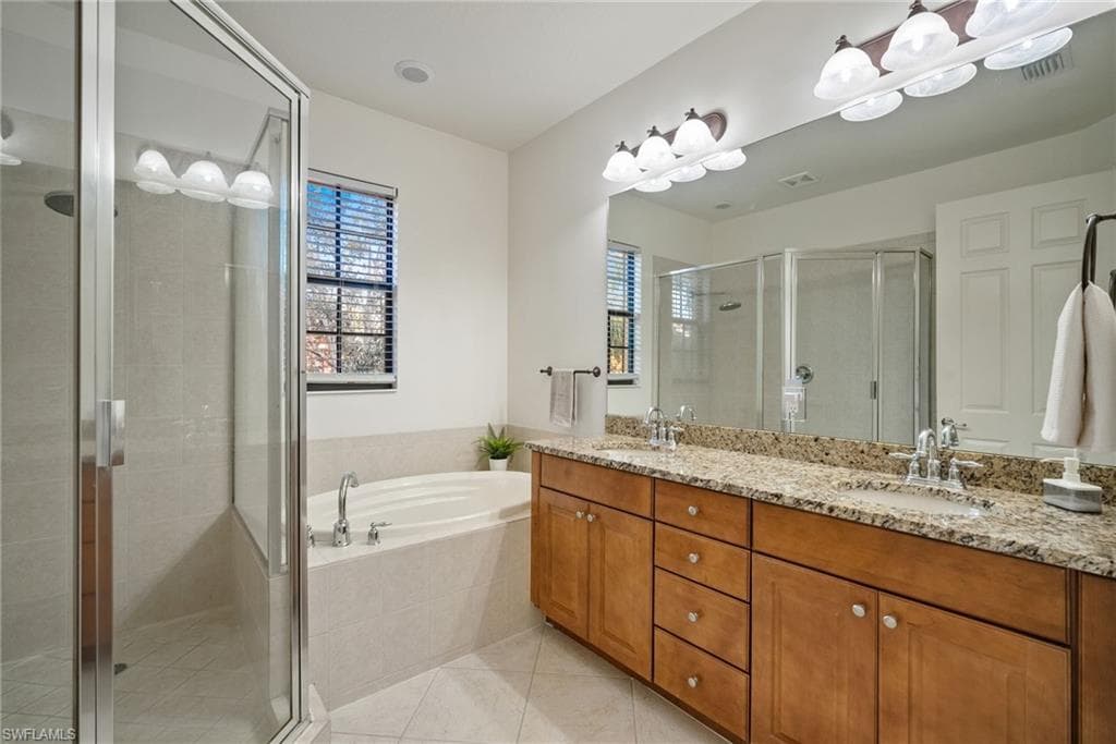 9121 Chula Vista St 12201, Naples, FL 34113-22