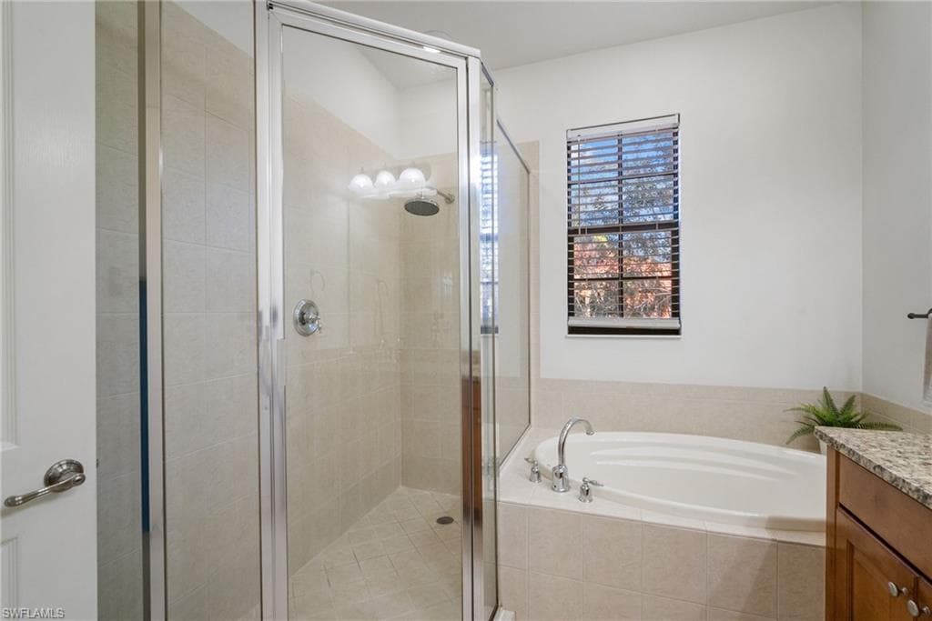 9121 Chula Vista St 12201, Naples, FL 34113-24