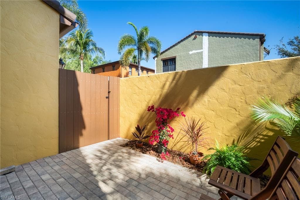 9121 Chula Vista St 12201, Naples, FL 34113-32