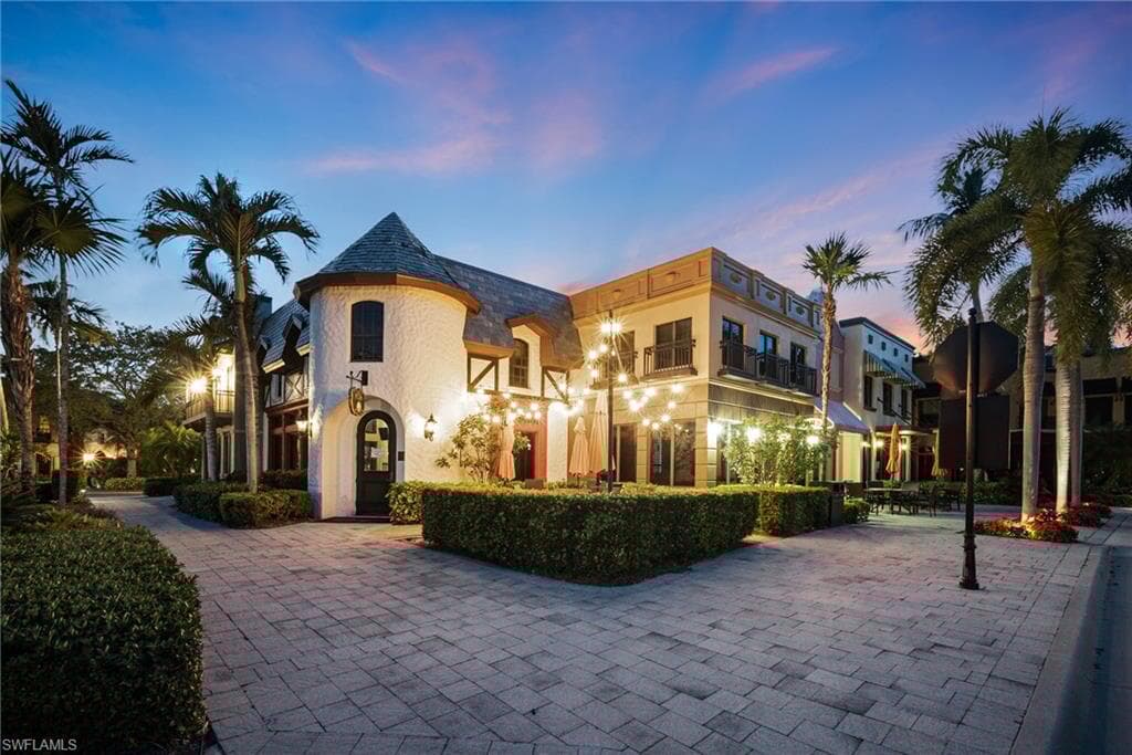 9121 Chula Vista St 12201, Naples, FL 34113-45