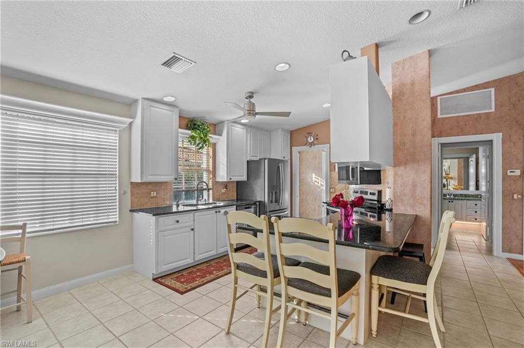 4588 Pasadena Ct, Naples, FL 34109-10
