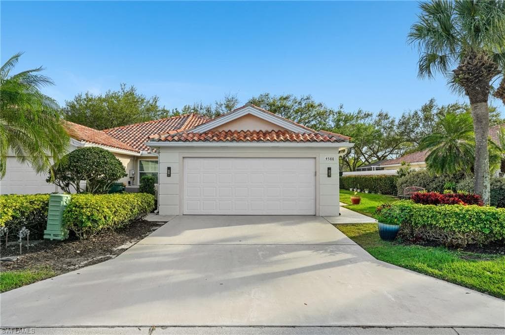 4588 Pasadena Ct, Naples, FL 34109-2