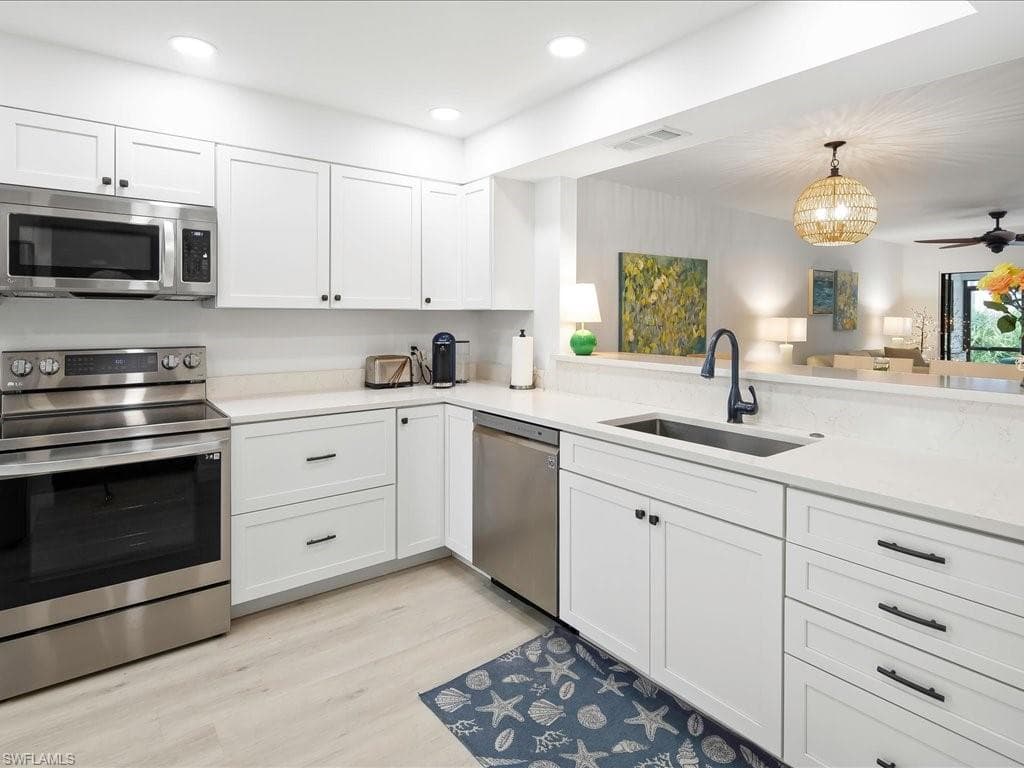 15330 Cedarwood Ln 103, Naples, FL 34110-6