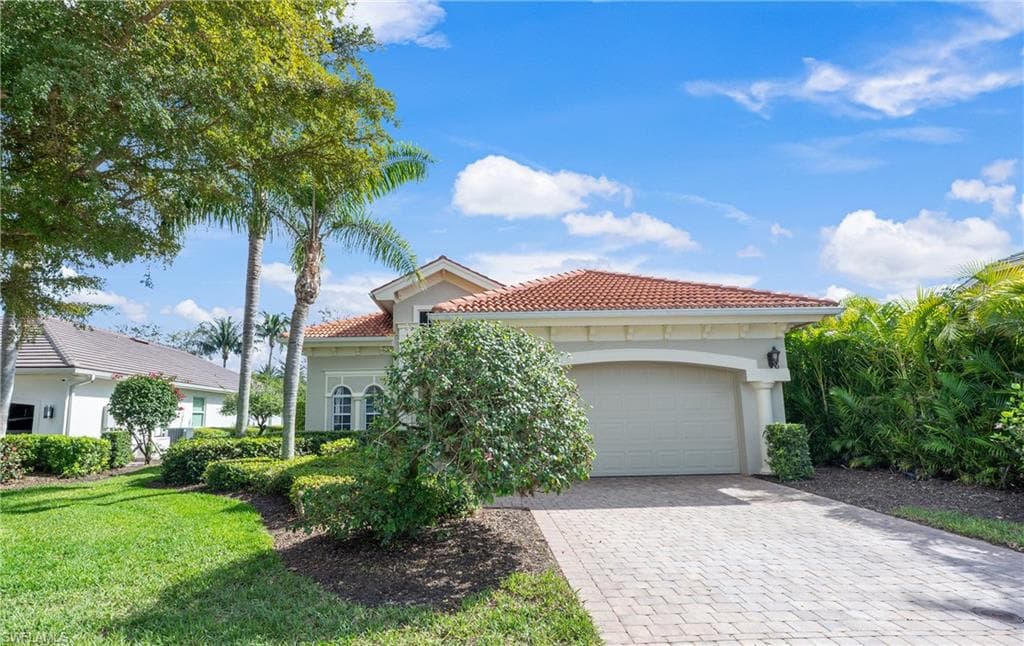 6968 Mauna Loa Ln, Naples, FL 34113-28