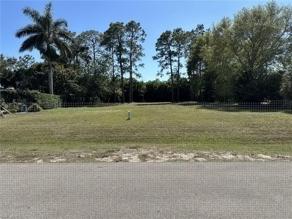 734 Pine Cone Ln, Naples, FL 34104-1