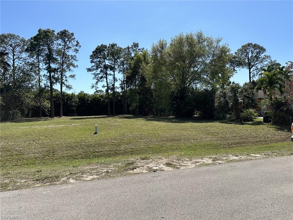 734 Pine Cone Ln, Naples, FL 34104-4