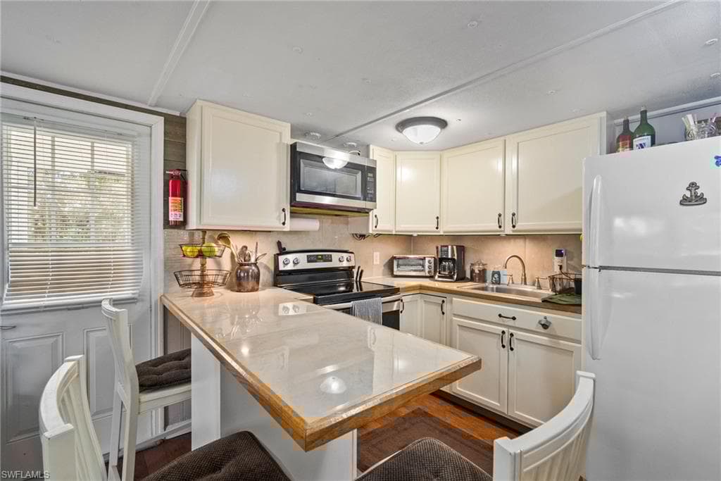 893 Manatee Rd, Naples, FL 34114-10