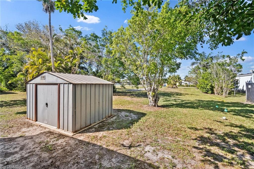 893 Manatee Rd, Naples, FL 34114-18