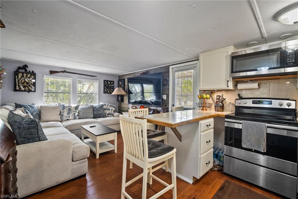 893 Manatee Rd, Naples, FL 34114-5