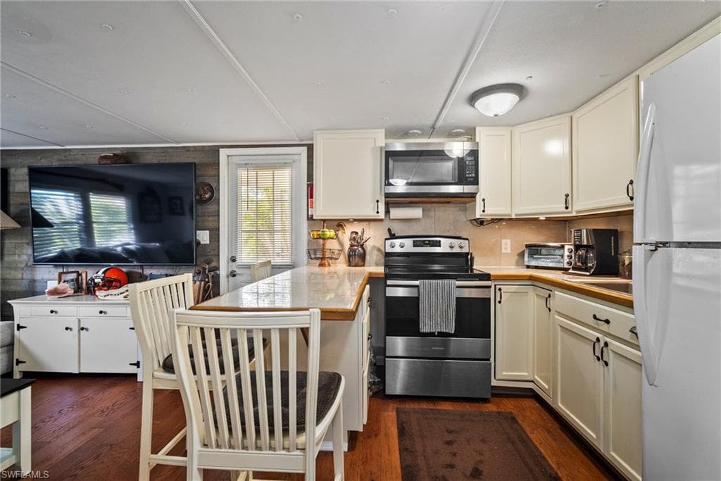893 Manatee Rd, Naples, FL 34114-7