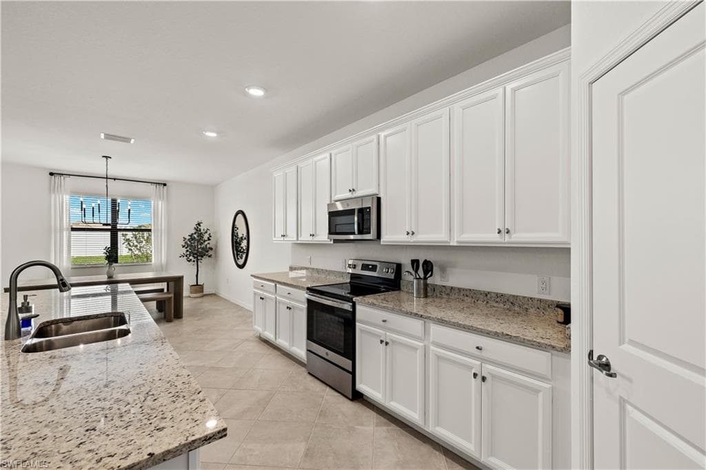 3252 Altimira Dr, Fort Myers, FL 33905-12