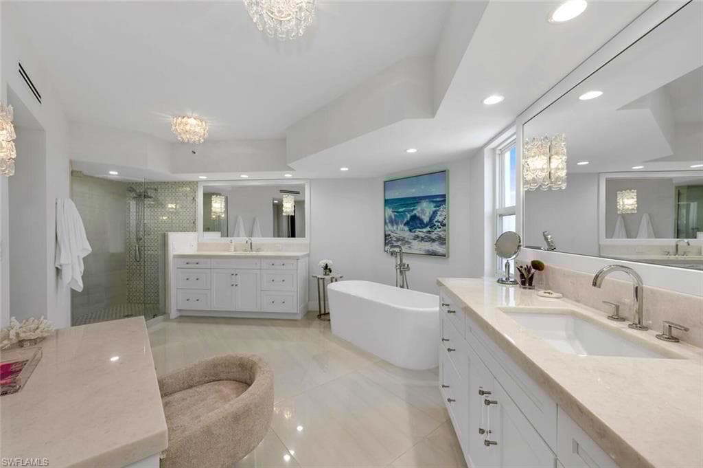 8111 Bay Colony Dr 701, Naples, FL 34108-9