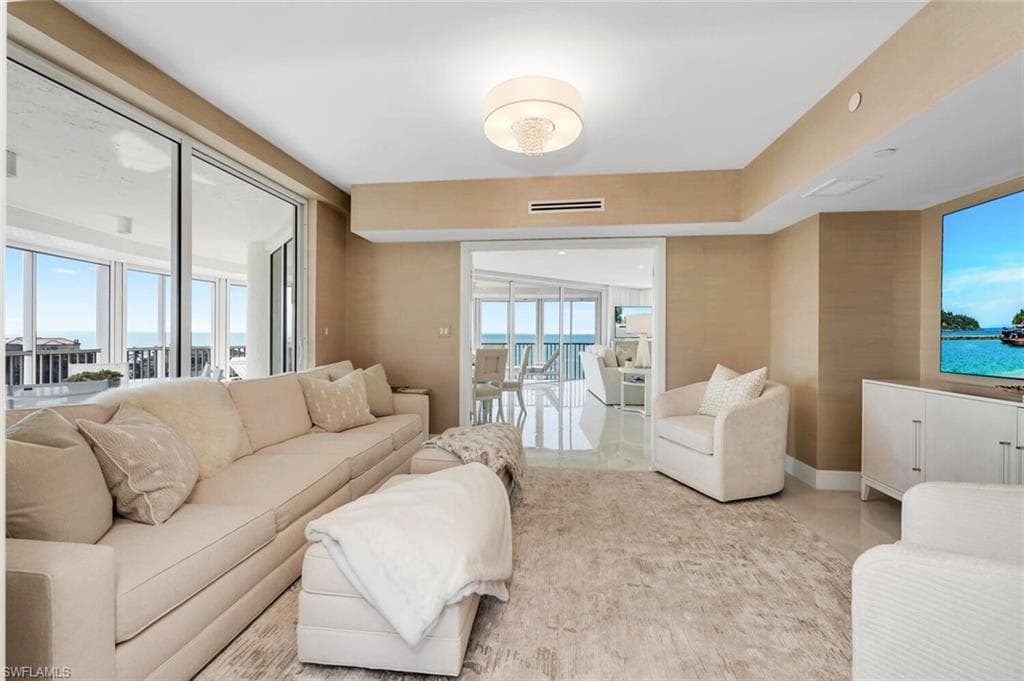 8111 Bay Colony Dr 701, Naples, FL 34108-14