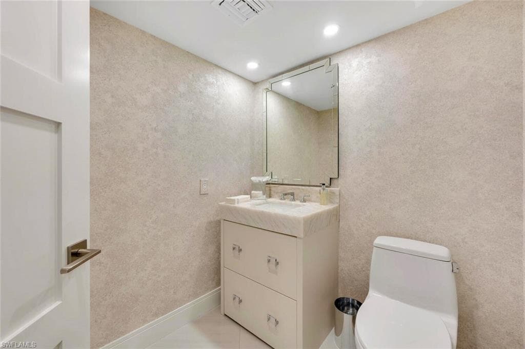 8111 Bay Colony Dr 701, Naples, FL 34108-15