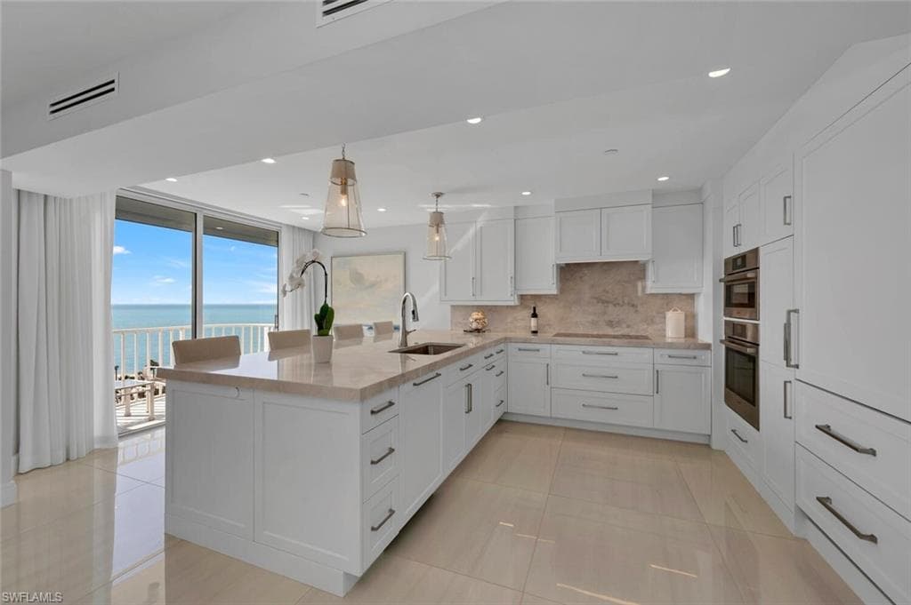 8111 Bay Colony Dr 701, Naples, FL 34108-2