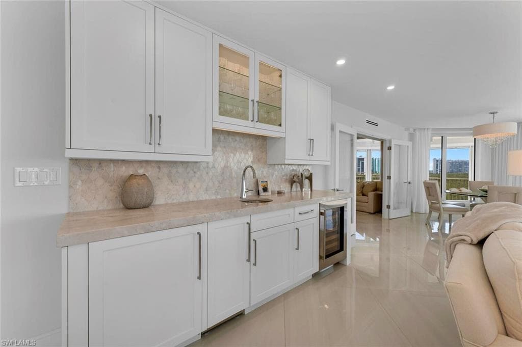8111 Bay Colony Dr 701, Naples, FL 34108-4