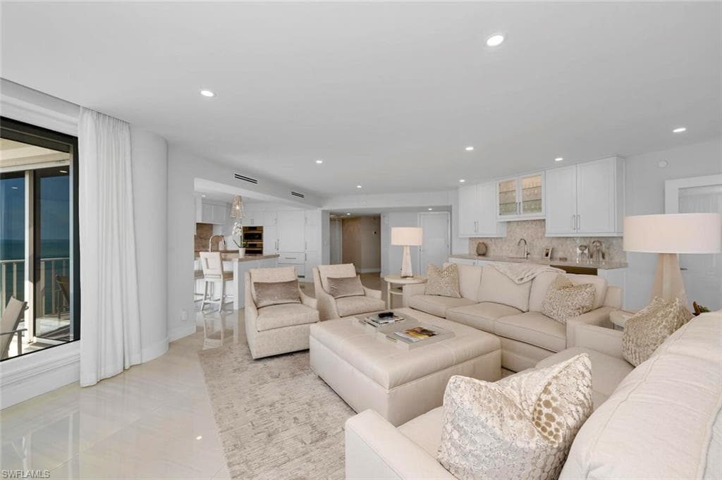 8111 Bay Colony Dr 701, Naples, FL 34108-5