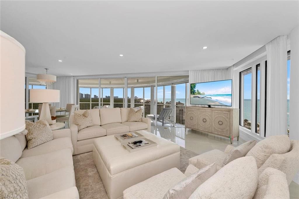8111 Bay Colony Dr 701, Naples, FL 34108-6