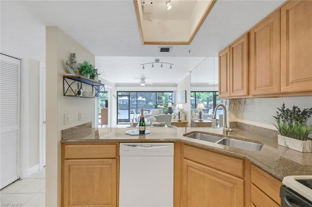 600 Neapolitan Way 105, Naples, FL 34103-13