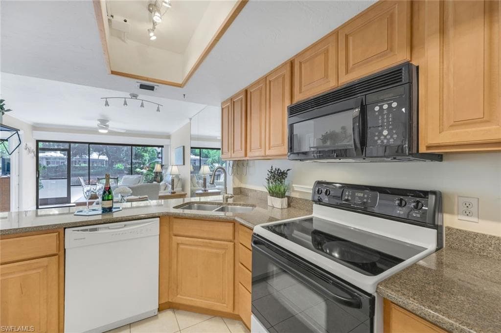 600 Neapolitan Way 105, Naples, FL 34103-14