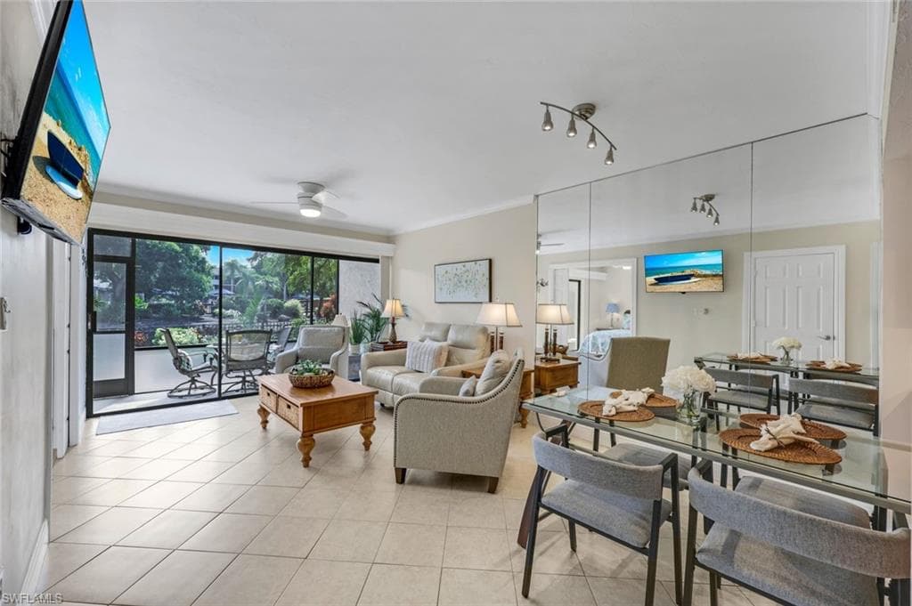 600 Neapolitan Way 105, Naples, FL 34103-17