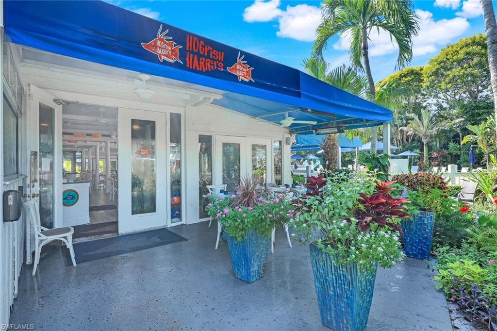 600 Neapolitan Way 105, Naples, FL 34103-23