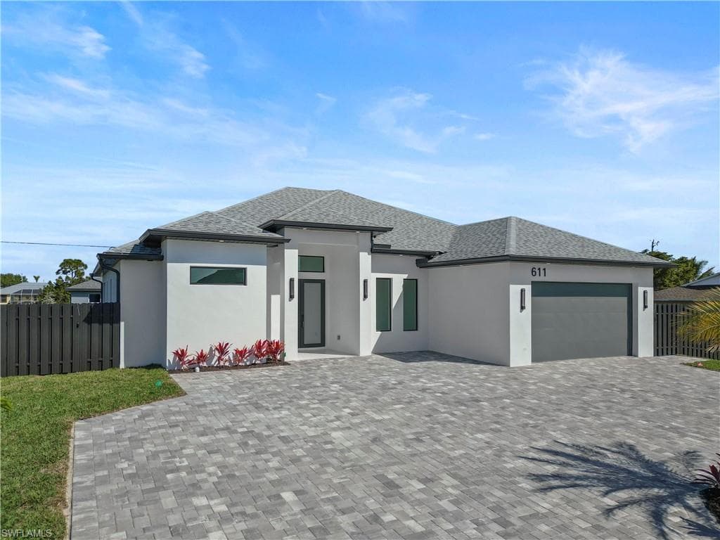 611 25th Ter, Cape Coral, FL 33993-10