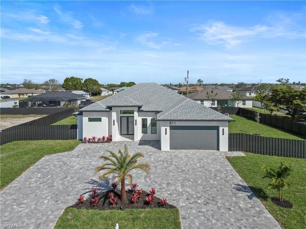611 25th Ter, Cape Coral, FL 33993-1