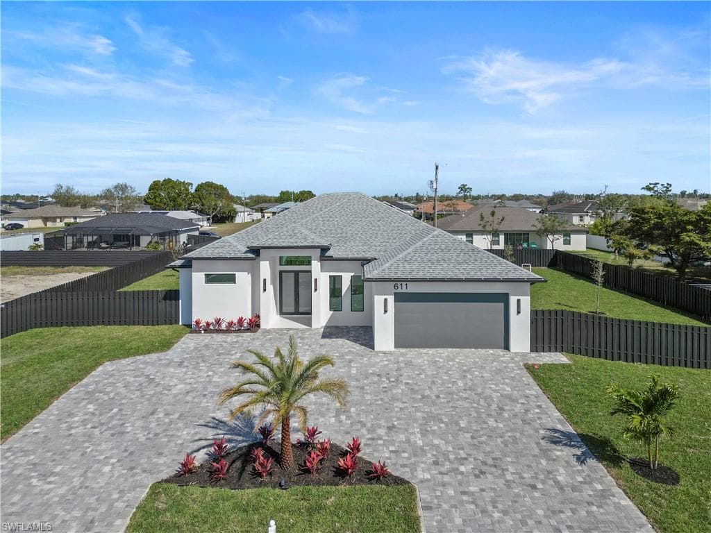 611 25th Ter, Cape Coral, FL 33993-2