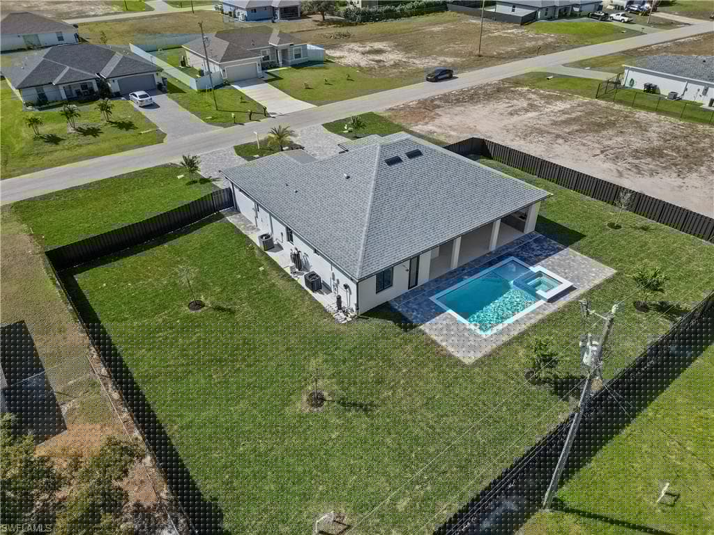 611 25th Ter, Cape Coral, FL 33993-3