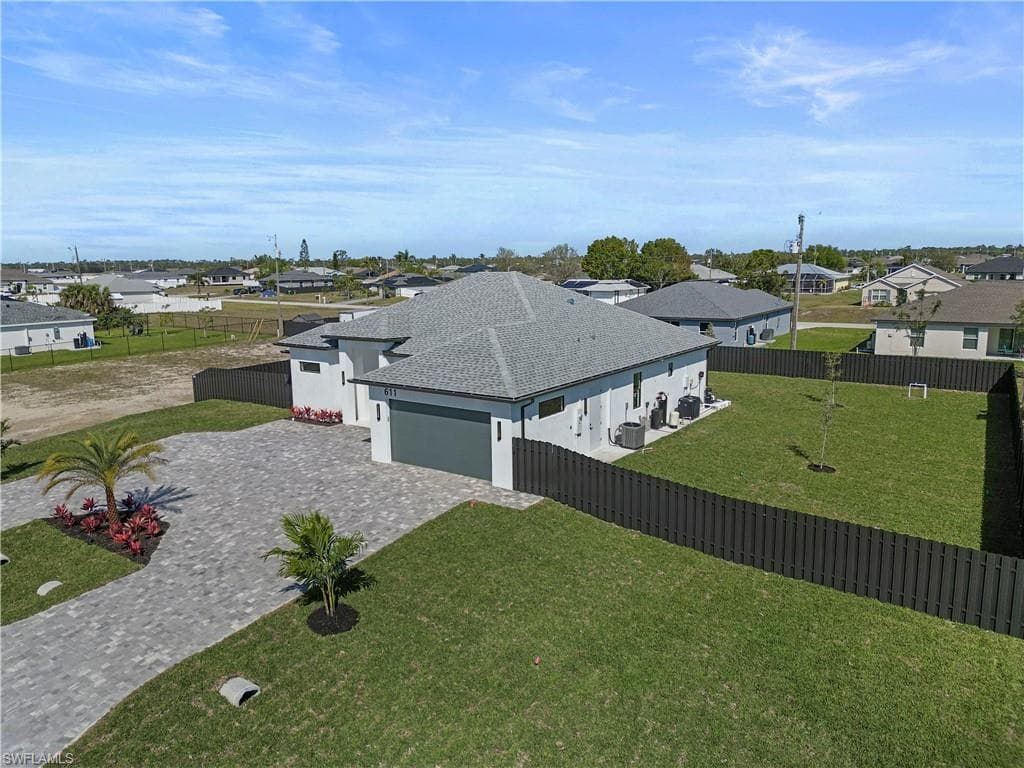 611 25th Ter, Cape Coral, FL 33993-47