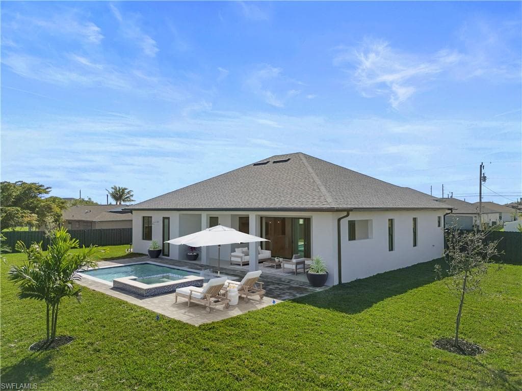 611 25th Ter, Cape Coral, FL 33993-6