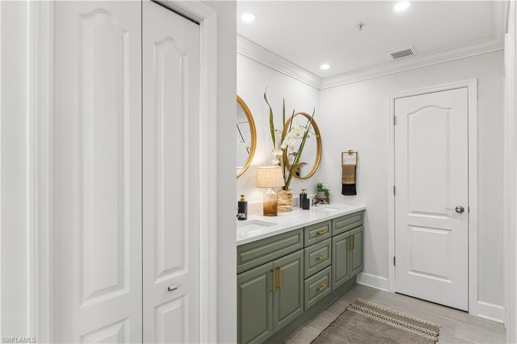 4650 Yacht Harbor Dr 112, Naples, FL 34112-15